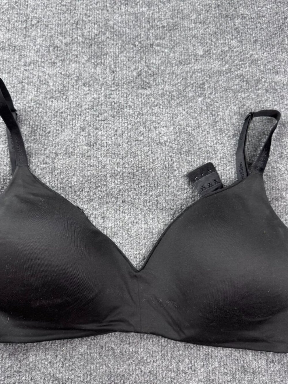 Calvin Klein Large Wirefree Lightly Lined T-Shirt Bra Black Logo Straps lint